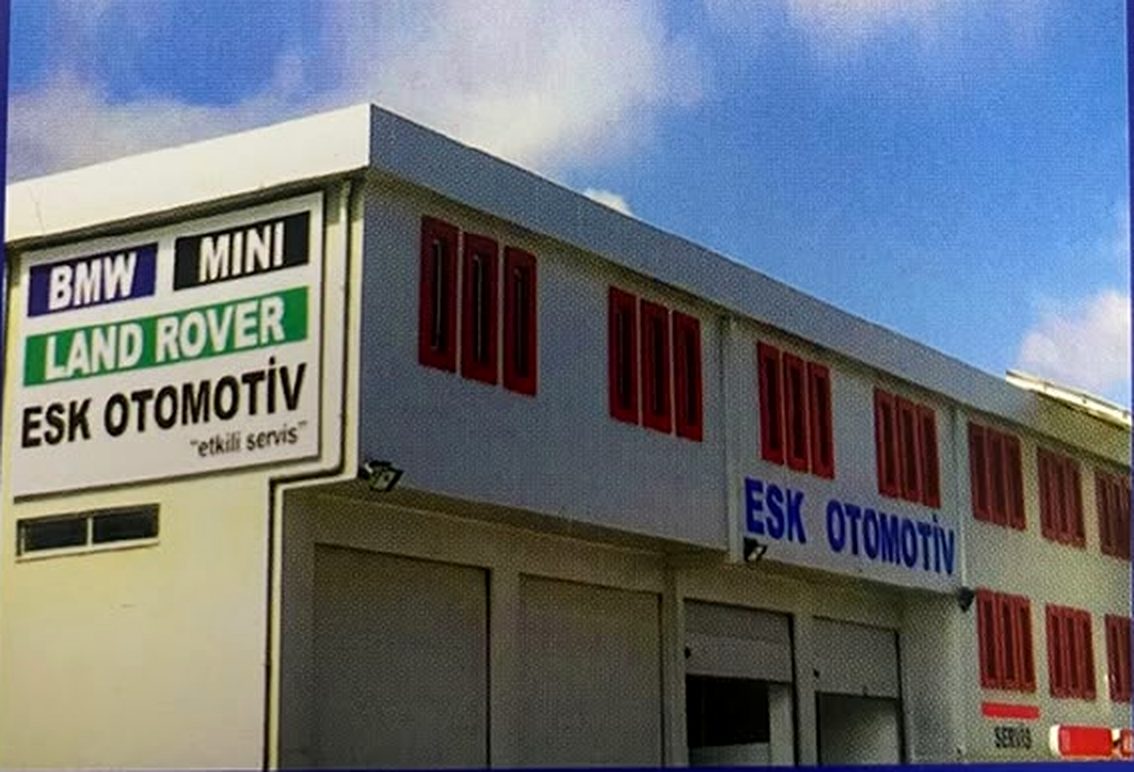 Esk Otomotiv servis binası, BMW MINI Land Rover tabelası ile