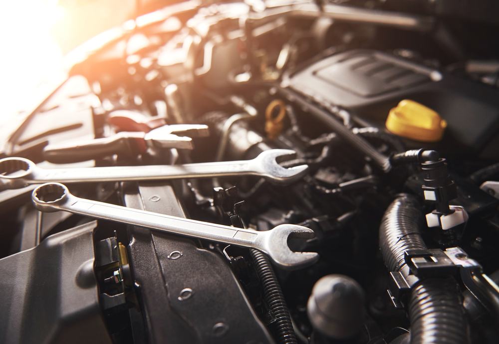 Motor bölümünde bakım aletleri